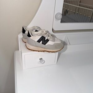 Kids new balance Beige and Black Sneakers size 6
